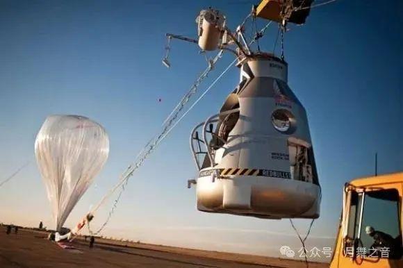里高太空中一跃而下 用身体突破音障J9国际集团史上最强的跳伞：39公(图6)