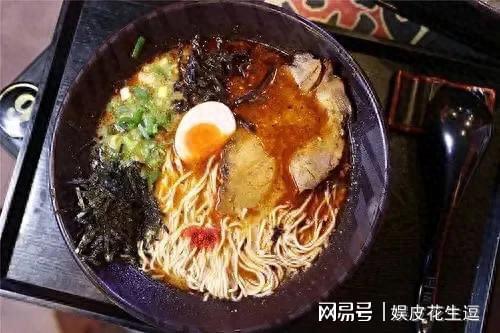 奋斗者小时光面馆中国最美山庄里的“宝藏”j9九游会俱乐部登录入口最有温度的面馆！(图2)