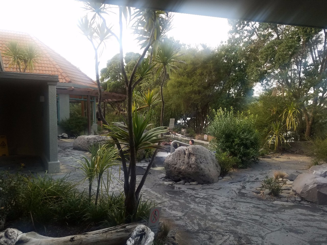 静的农场上就出现了一整座霍比特人村落j9九游会登录目的地 大笔一挥一片平(图2)