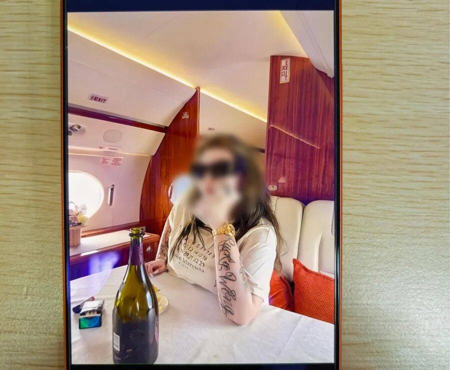 球旅行包机出游、购买奢侈品等黄某被刑拘!九游会J9入口一年花光1300万用于环(图6) 球旅行包机出游、购买奢侈品等黄某被刑拘!九游会J9入口一年花光1300万用于环(图6)