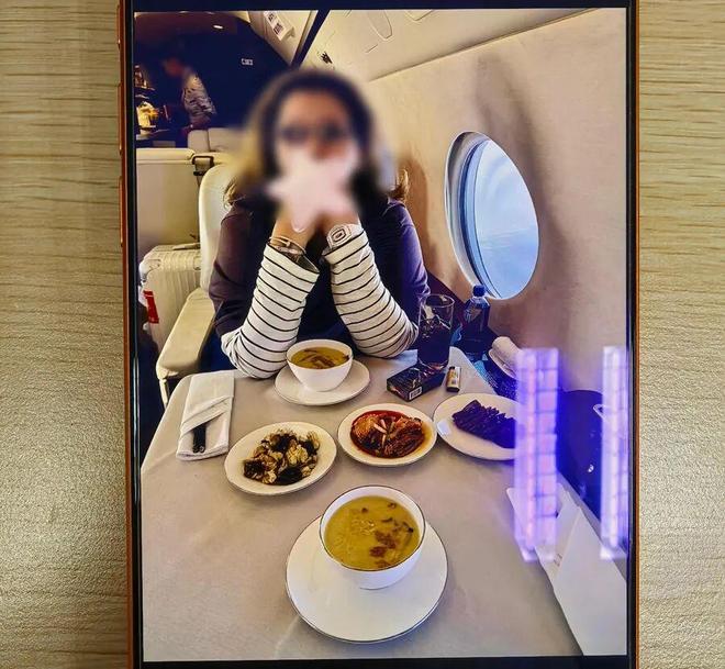 年挥霍一空全部用于环球旅行、包机出游、购买奢侈品等消费九游会j9登录上海一“富二代”骗走朋友1300余万元1(图2)